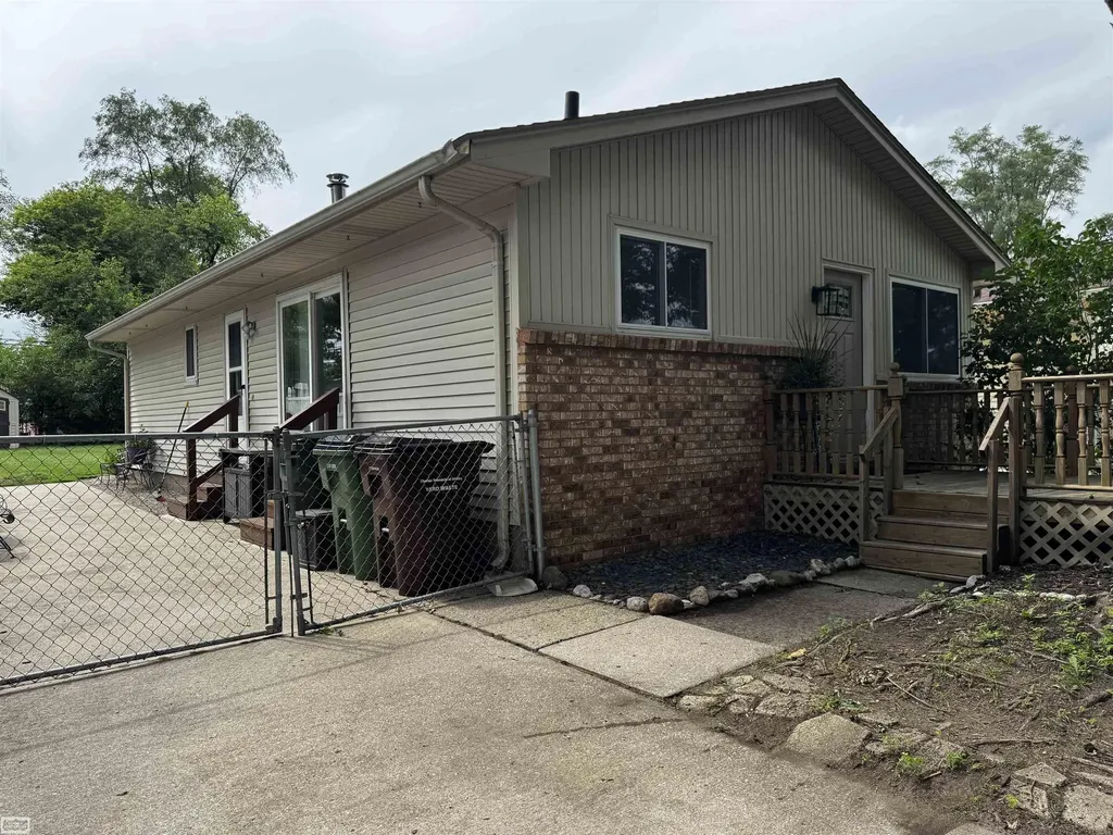 47473 Greenview Road Utica City MI 48317