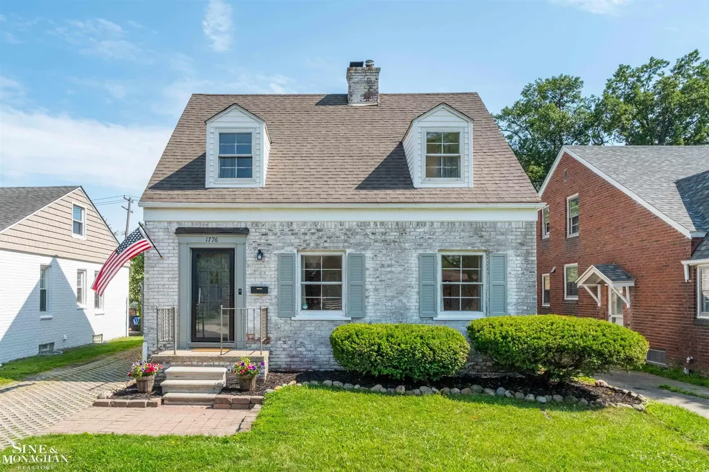 1776 Hampton Road Grosse Pointe Woods City MI 48236