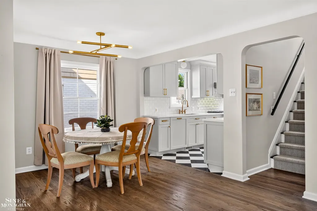 1776 Hampton Road Grosse Pointe Woods City MI 48236