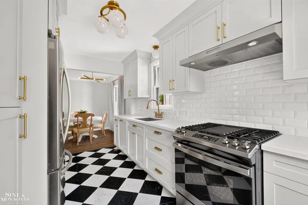 1776 Hampton Road Grosse Pointe Woods City MI 48236