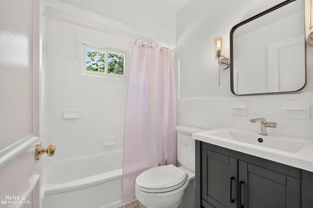 1776 Hampton Road Grosse Pointe Woods City MI 48236