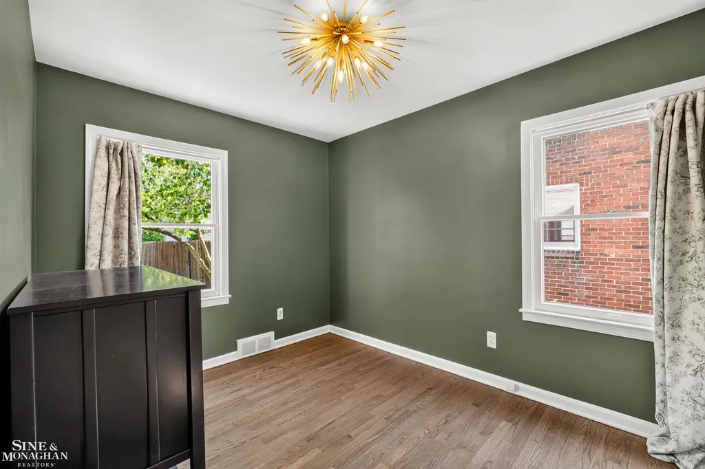 1776 Hampton Road Grosse Pointe Woods City MI 48236