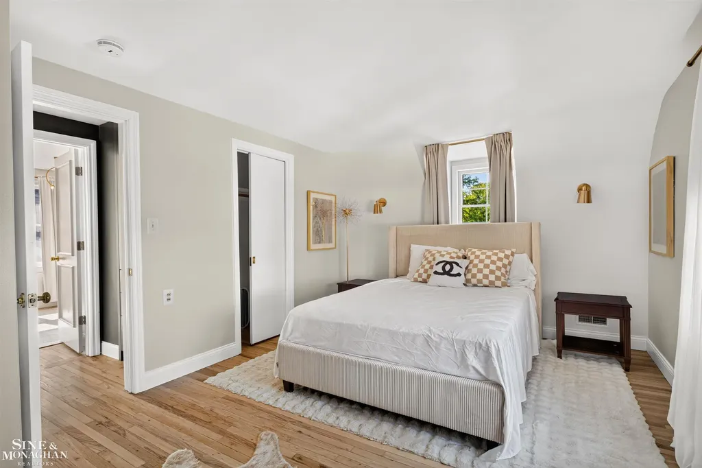 1776 Hampton Road Grosse Pointe Woods City MI 48236