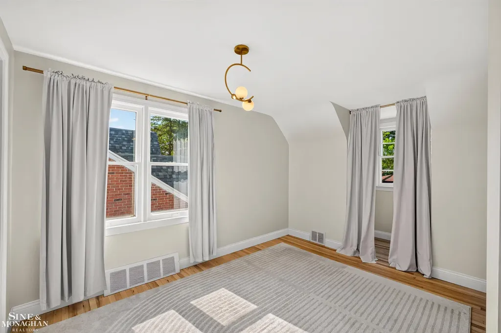 1776 Hampton Road Grosse Pointe Woods City MI 48236