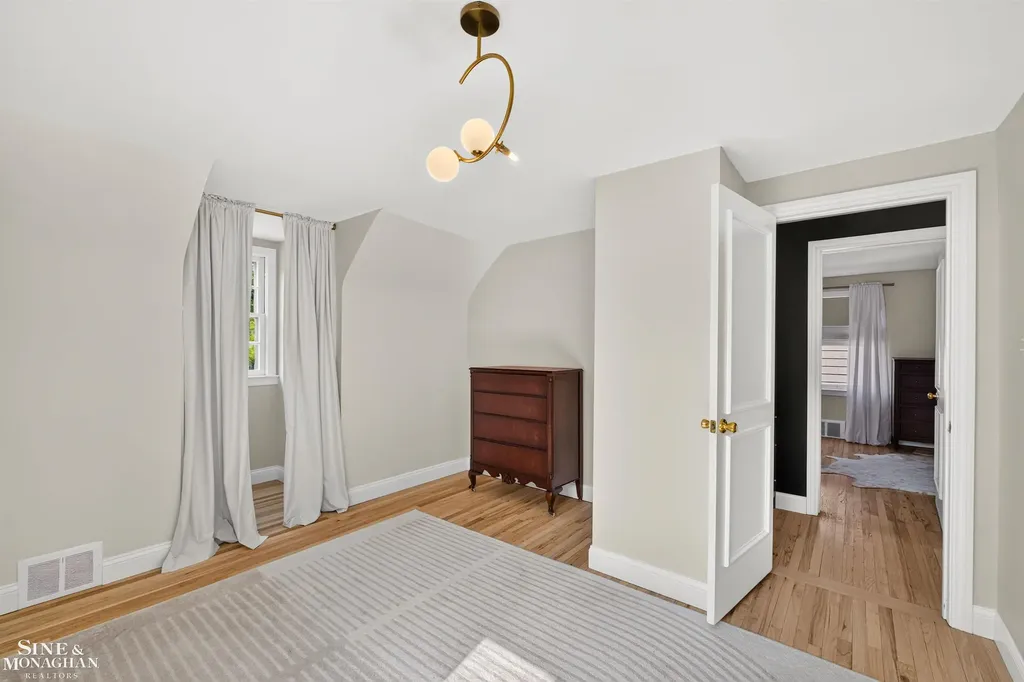 1776 Hampton Road Grosse Pointe Woods City MI 48236