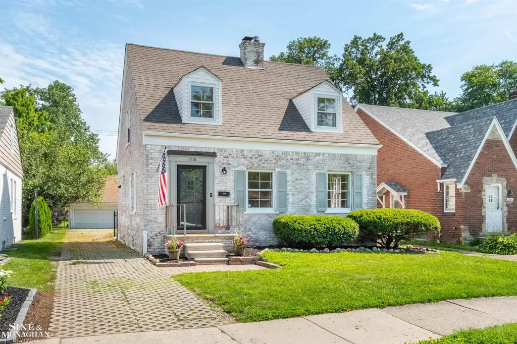 1776 Hampton Road Grosse Pointe Woods City MI 48236