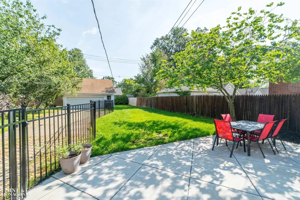1776 Hampton Road Grosse Pointe Woods City MI 48236