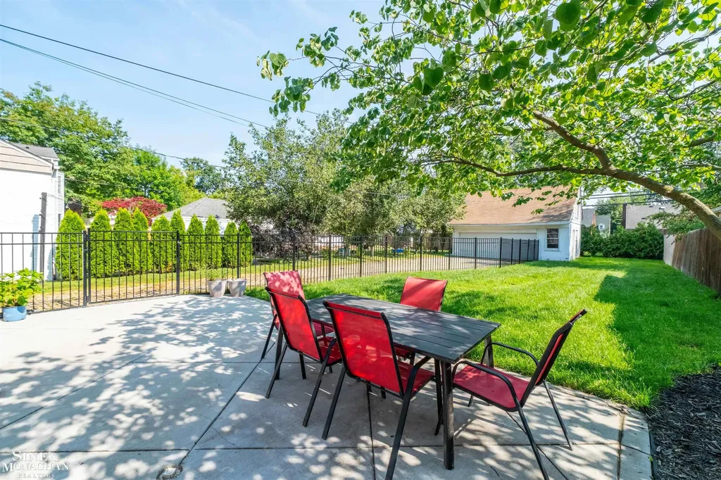 1776 Hampton Road Grosse Pointe Woods City MI 48236