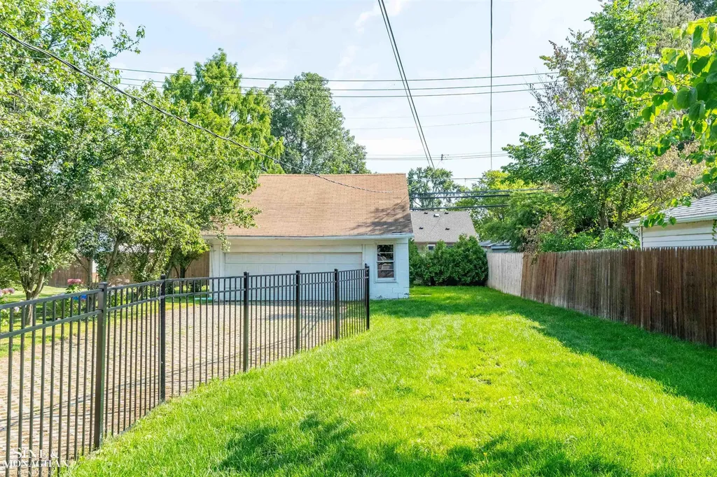 1776 Hampton Road Grosse Pointe Woods City MI 48236