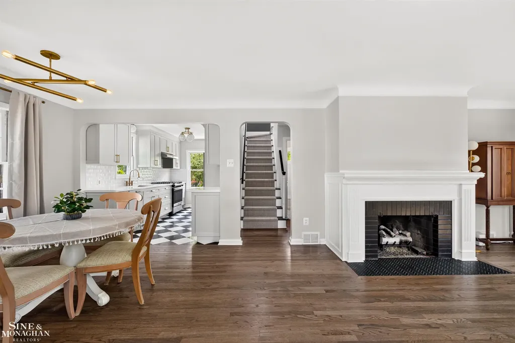 1776 Hampton Road Grosse Pointe Woods City MI 48236
