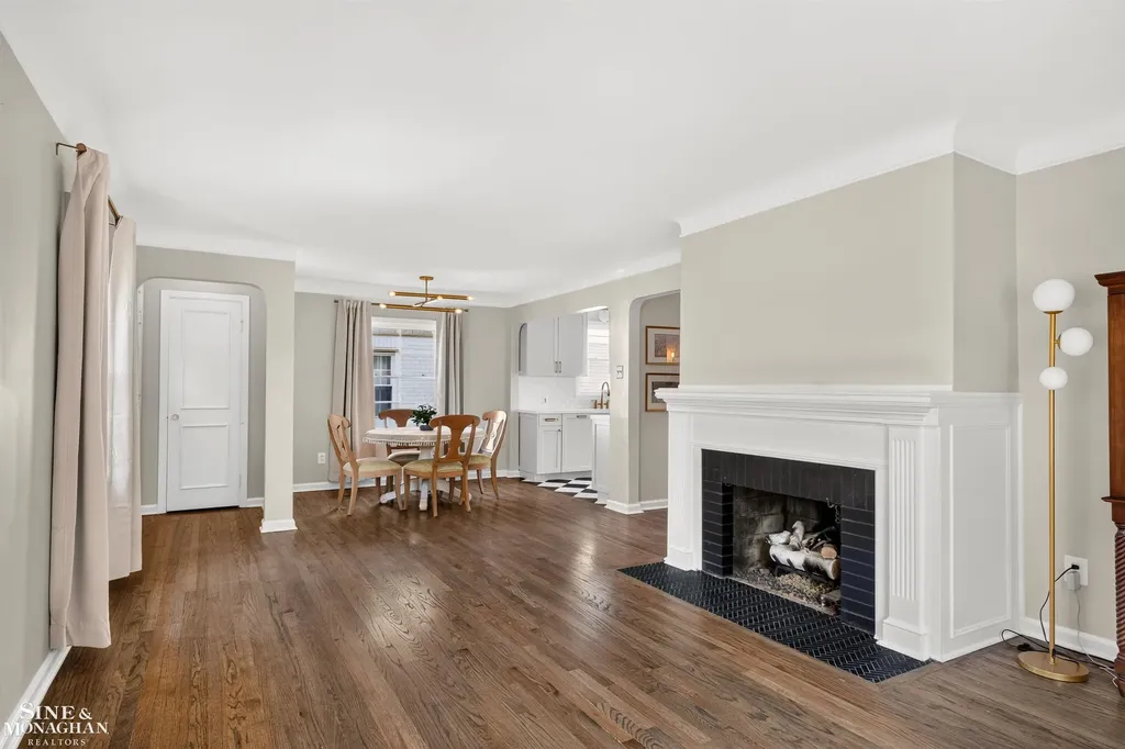 1776 Hampton Road Grosse Pointe Woods City MI 48236