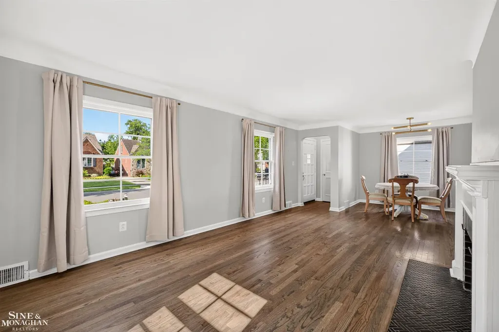 1776 Hampton Road Grosse Pointe Woods City MI 48236