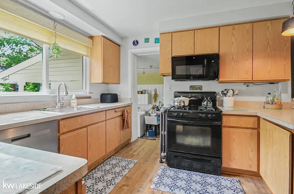 21806 Harper Lake Avenue St. Clair Shores City MI 48080