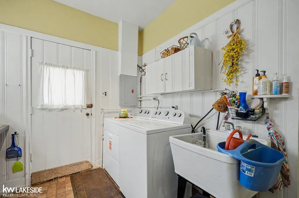21806 Harper Lake Avenue St. Clair Shores City MI 48080