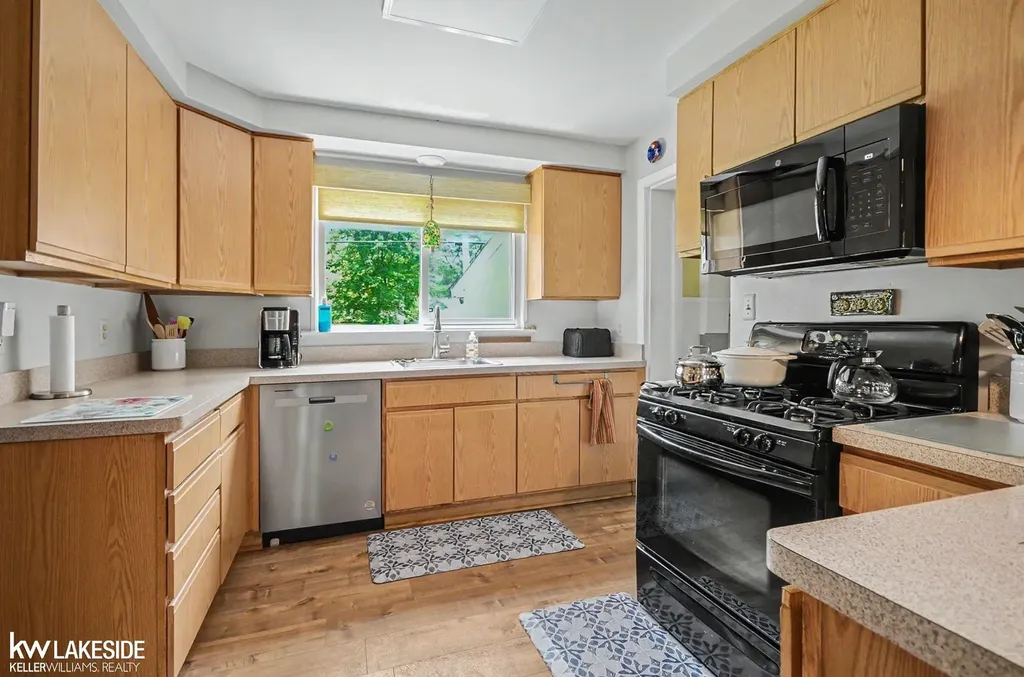 21806 Harper Lake Avenue St. Clair Shores City MI 48080