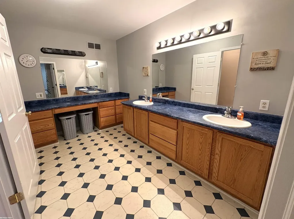 2835 W Water Street Port Huron Charter Township MI 48060