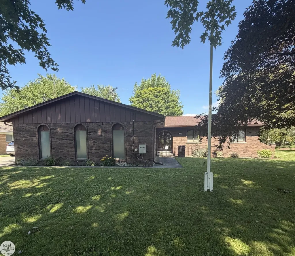 5374 Pointe Drive East China Township MI 48054