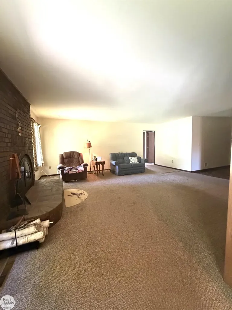 5374 Pointe Drive East China Township MI 48054