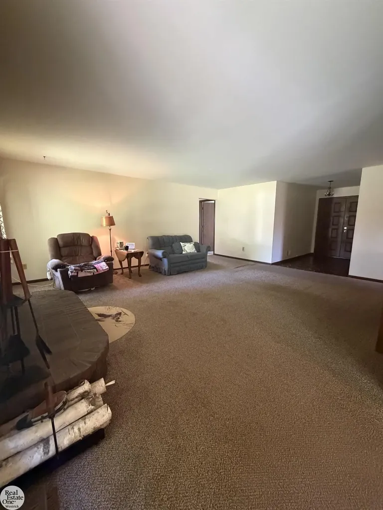 5374 Pointe Drive East China Township MI 48054