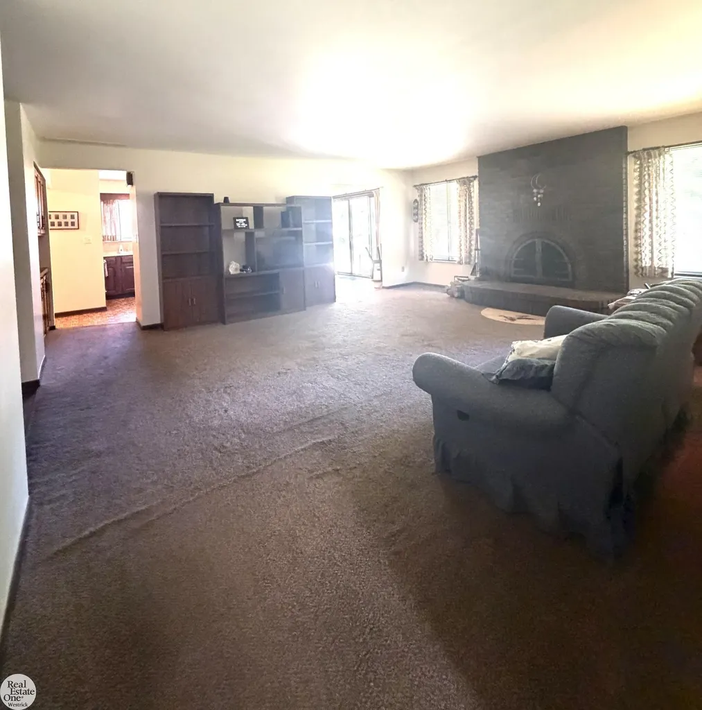 5374 Pointe Drive East China Township MI 48054