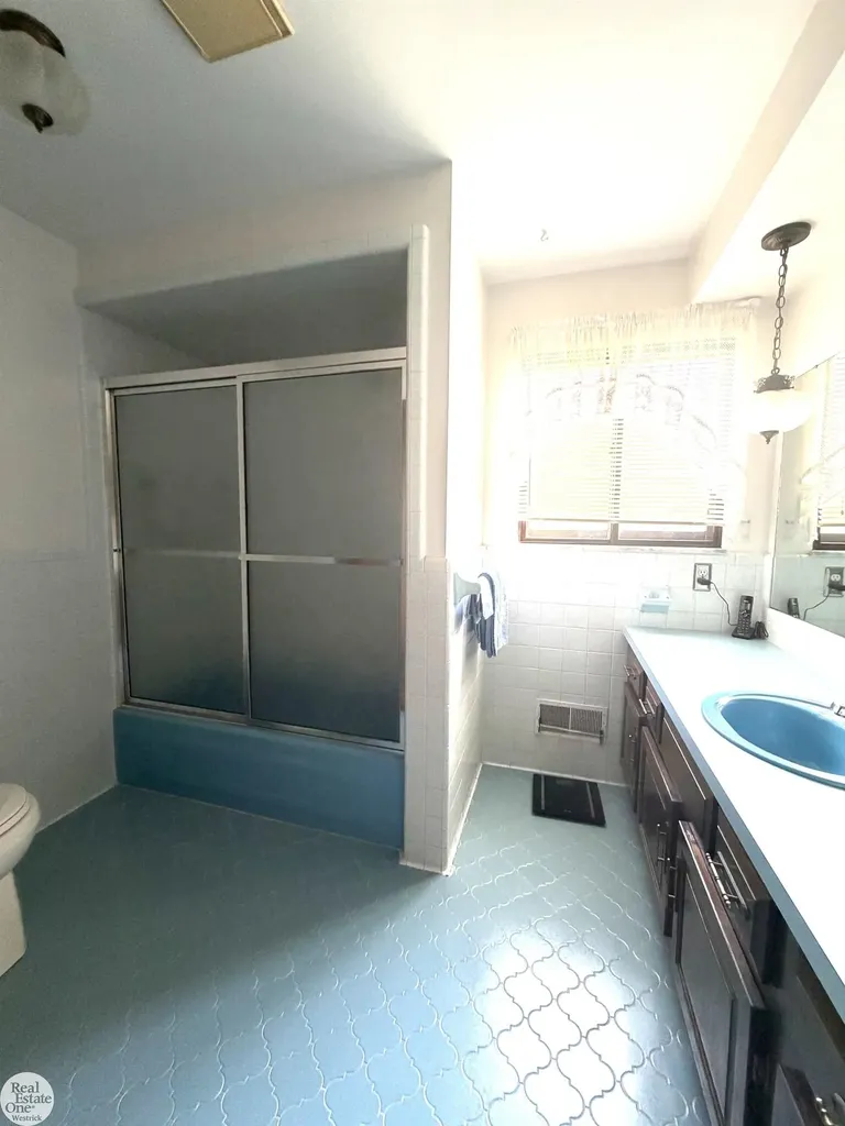 5374 Pointe Drive East China Township MI 48054