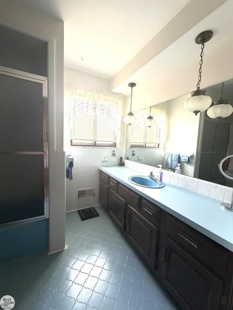 5374 Pointe Drive East China Township MI 48054