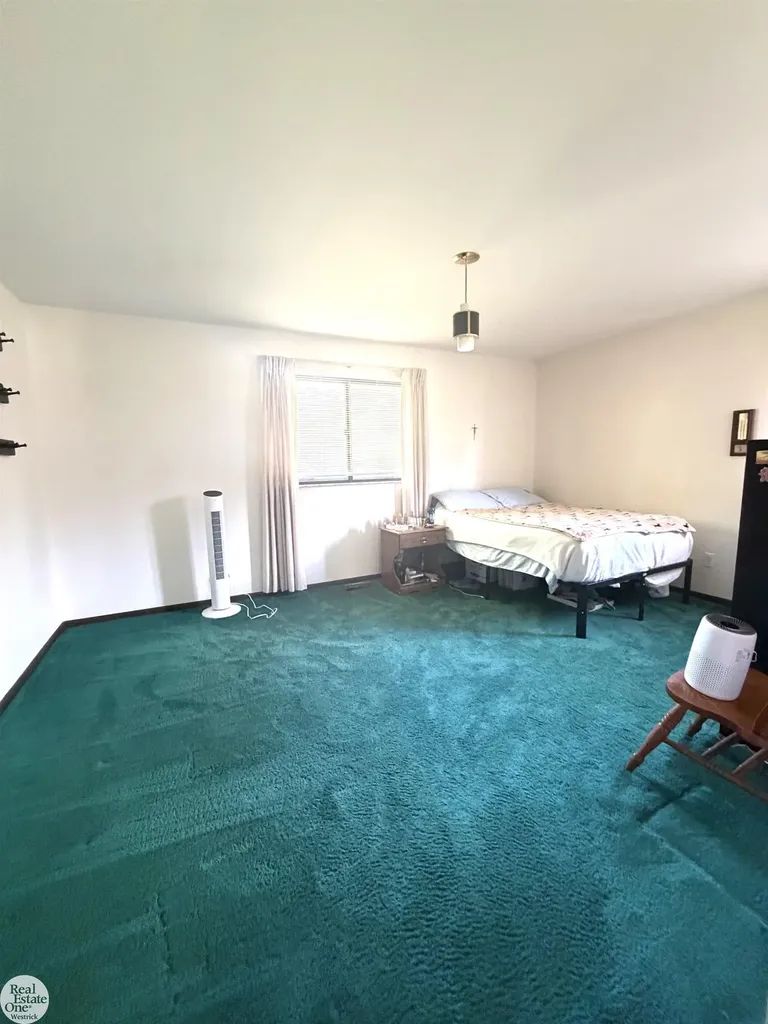 5374 Pointe Drive East China Township MI 48054