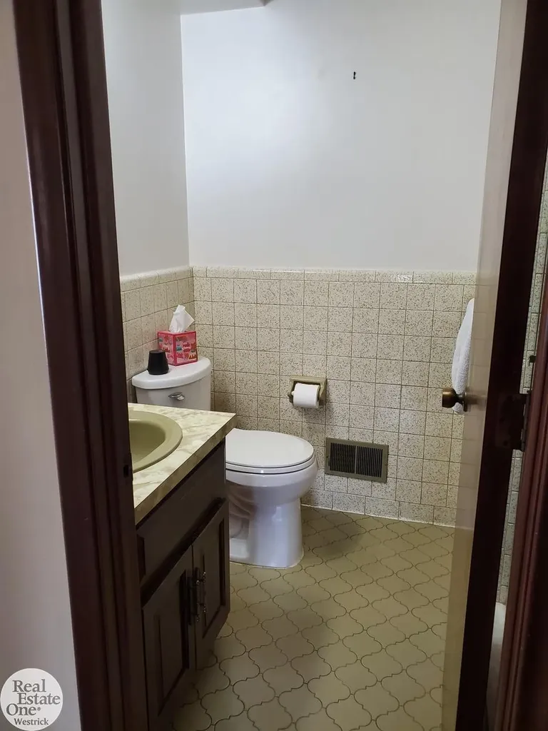 5374 Pointe Drive East China Township MI 48054