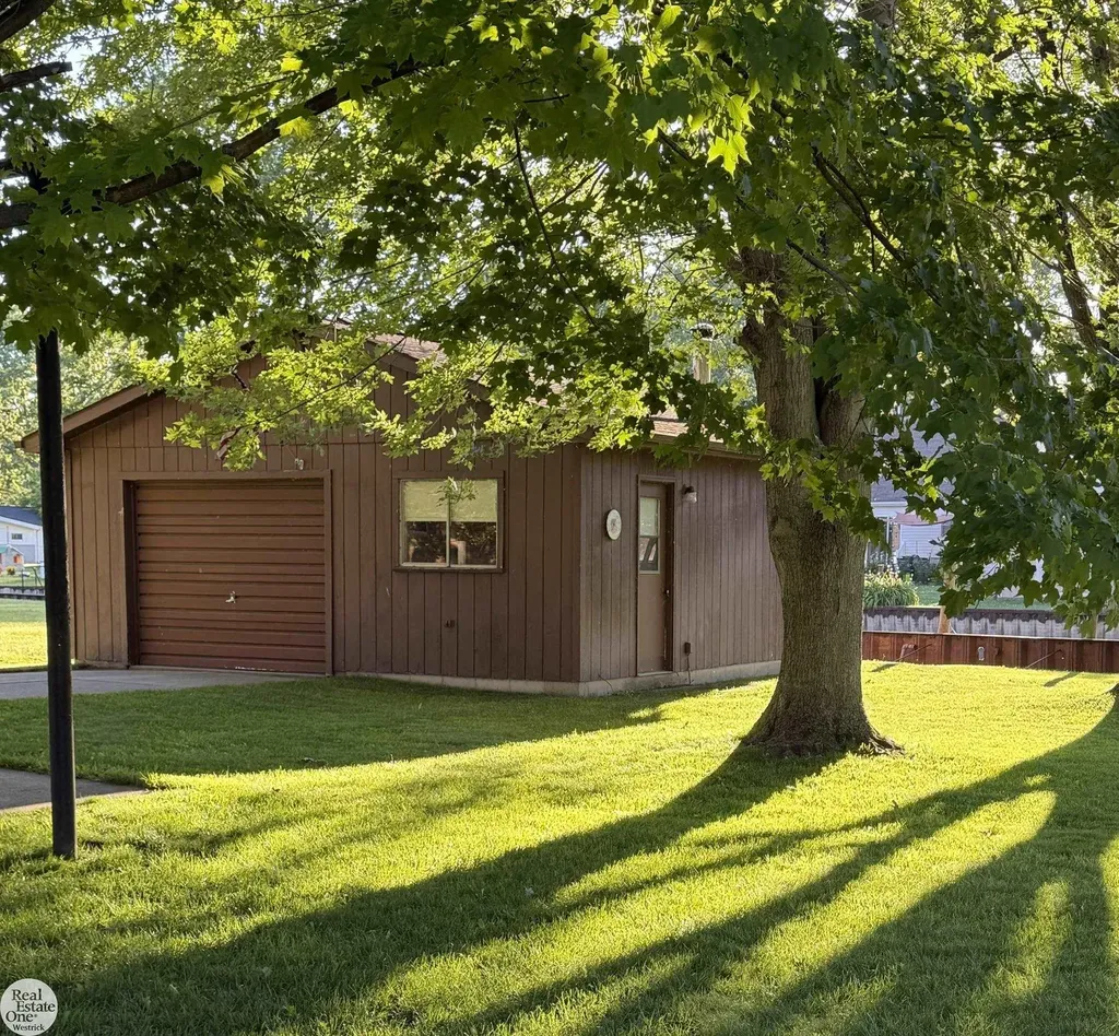 5374 Pointe Drive East China Township MI 48054
