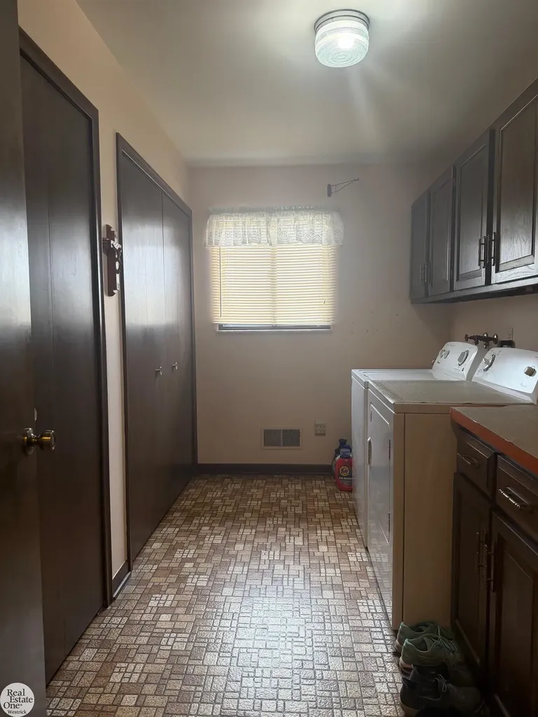 5374 Pointe Drive East China Township MI 48054