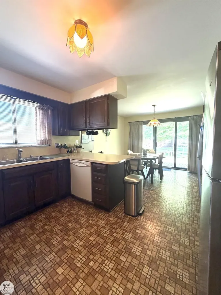 5374 Pointe Drive East China Township MI 48054