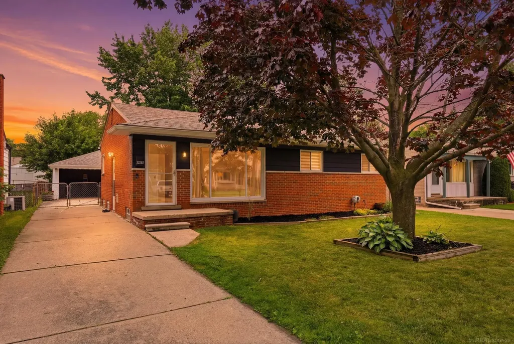 22507 Socia Street St. Clair Shores City MI 48082
