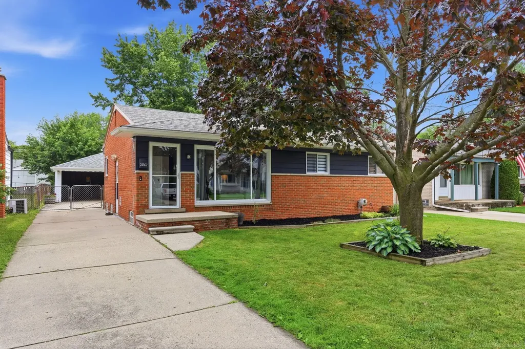 22507 Socia Street St. Clair Shores City MI 48082