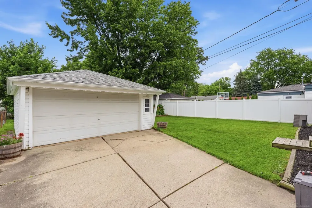 22507 Socia Street St. Clair Shores City MI 48082