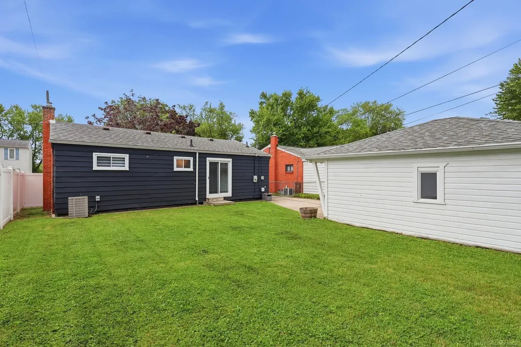 22507 Socia Street St. Clair Shores City MI 48082