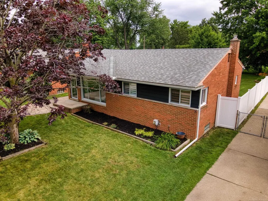 22507 Socia Street St. Clair Shores City MI 48082
