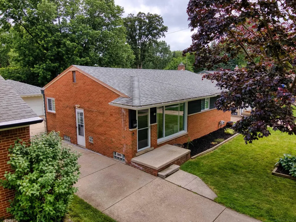 22507 Socia Street St. Clair Shores City MI 48082