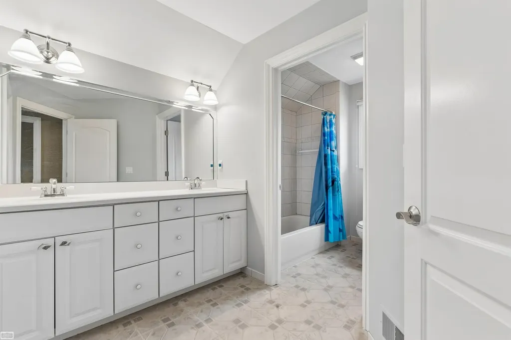 26578 Harvest Dr Drive Chesterfield Township MI 48051