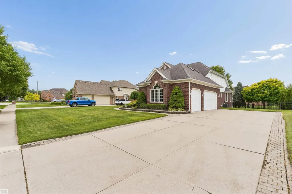 26578 Harvest Dr Drive Chesterfield Township MI 48051
