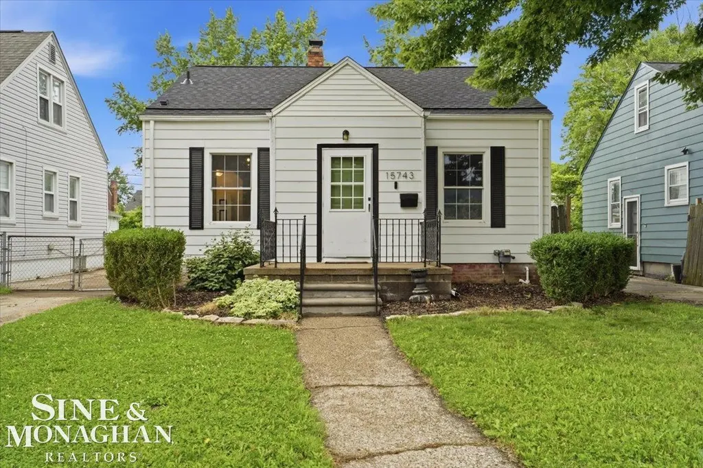 15743 Ash Avenue Eastpointe City MI 48021