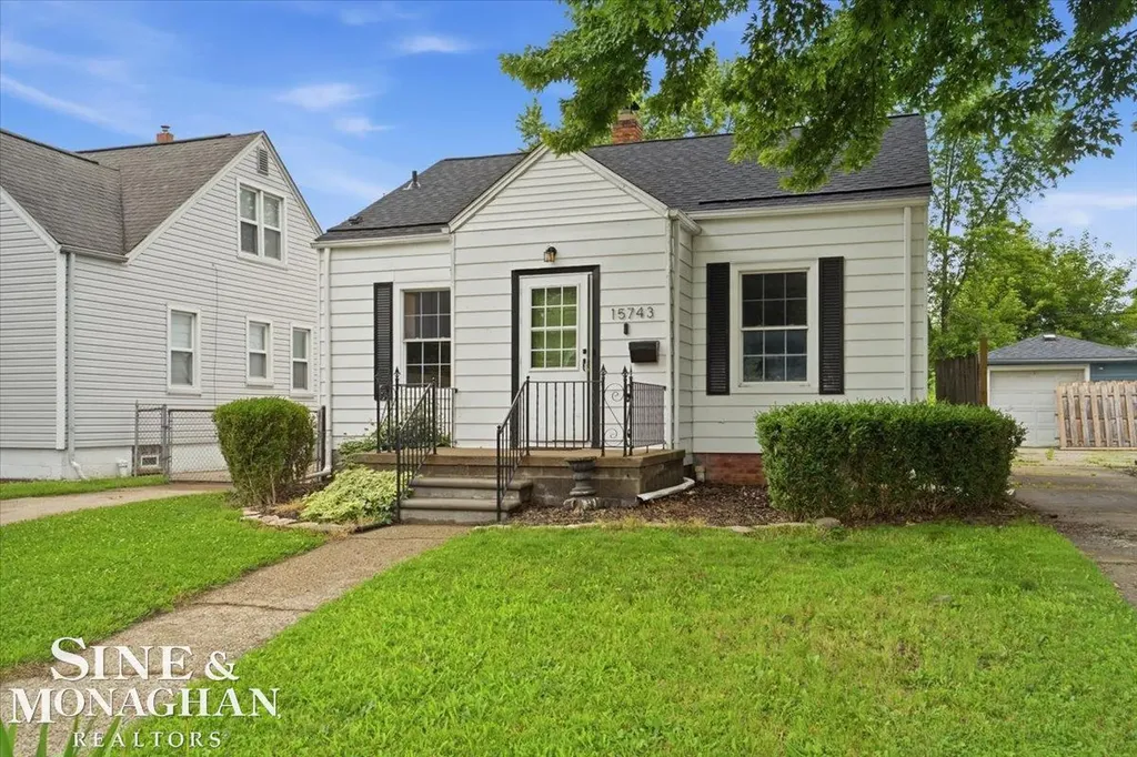 15743 Ash Avenue Eastpointe City MI 48021