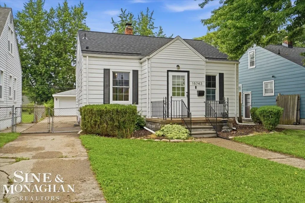 15743 Ash Avenue Eastpointe City MI 48021