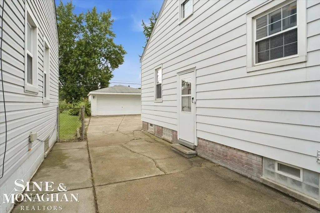 15743 Ash Avenue Eastpointe City MI 48021