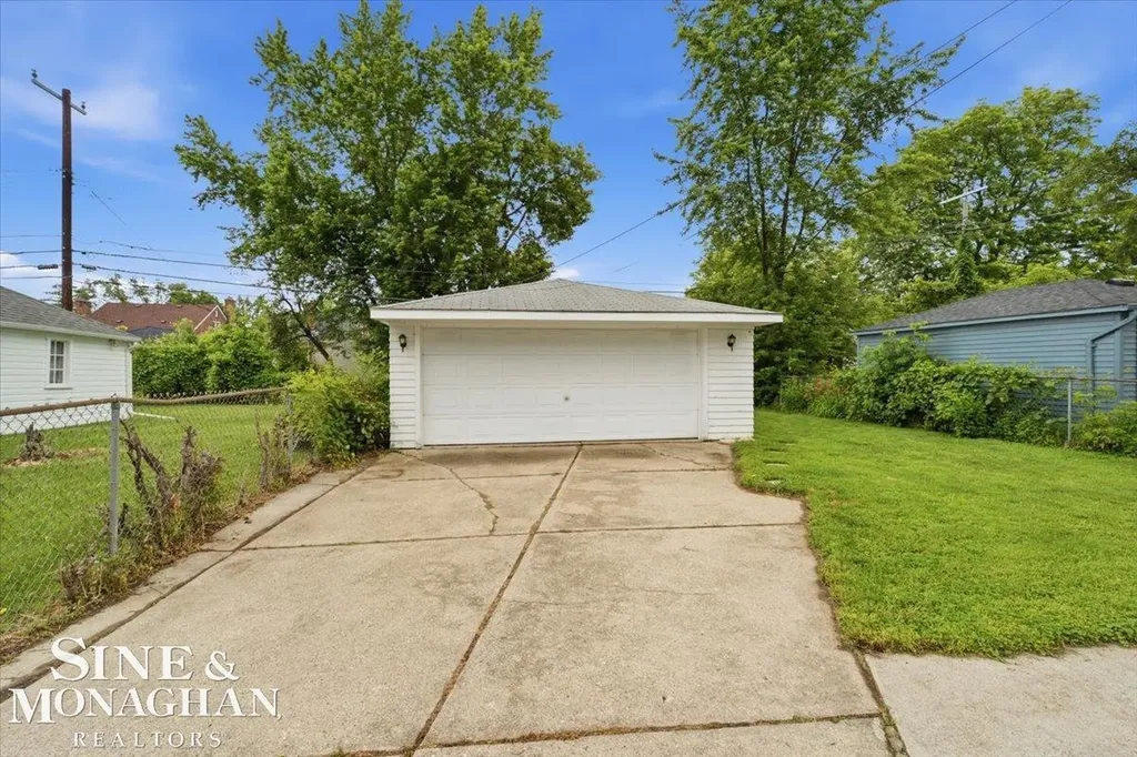 15743 Ash Avenue Eastpointe City MI 48021