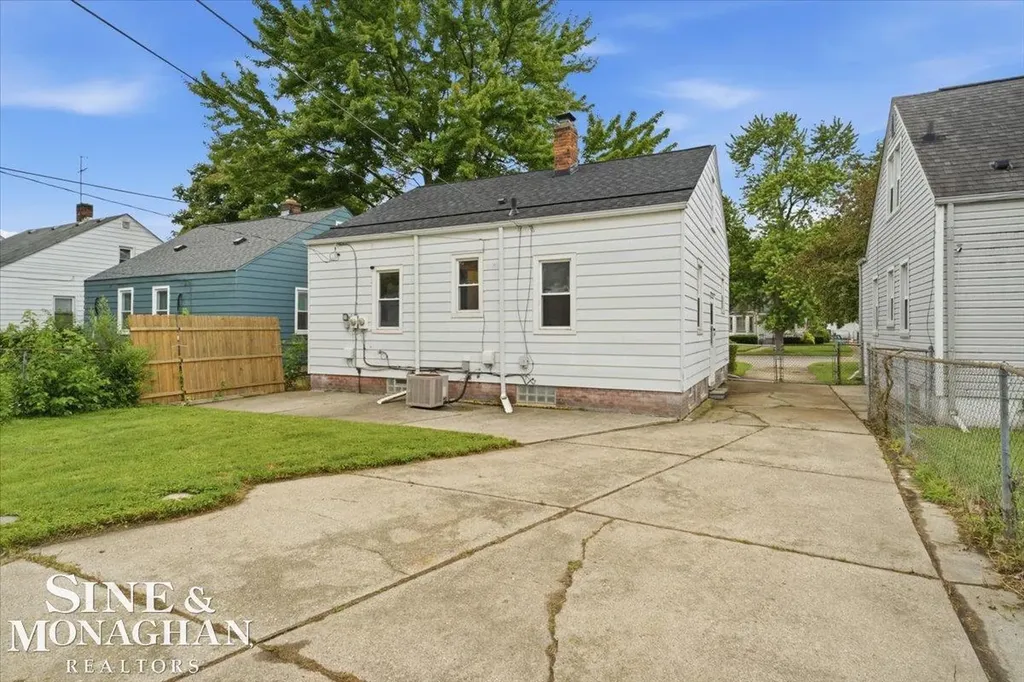 15743 Ash Avenue Eastpointe City MI 48021
