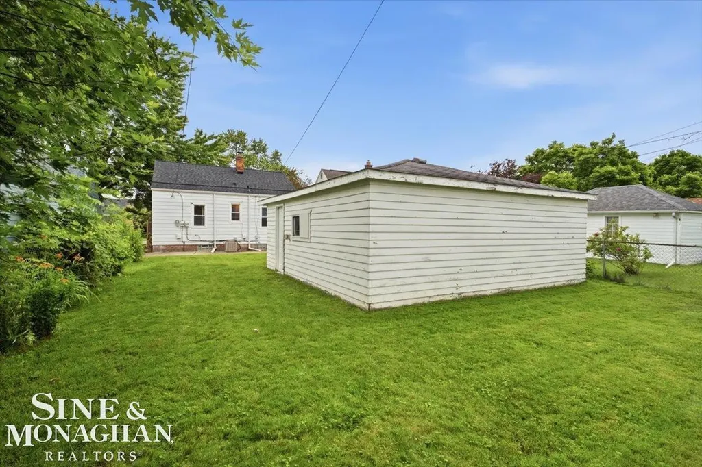 15743 Ash Avenue Eastpointe City MI 48021