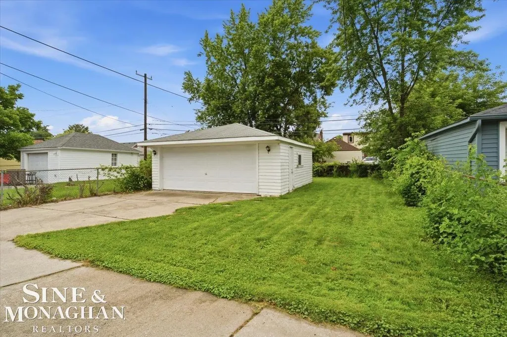 15743 Ash Avenue Eastpointe City MI 48021