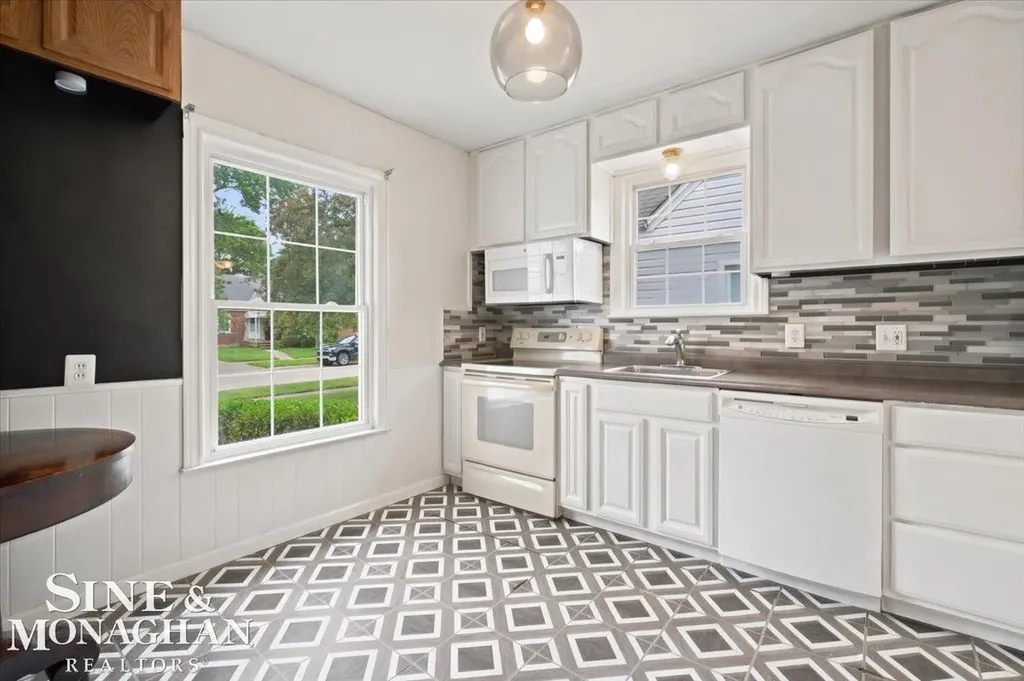 15743 Ash Avenue Eastpointe City MI 48021