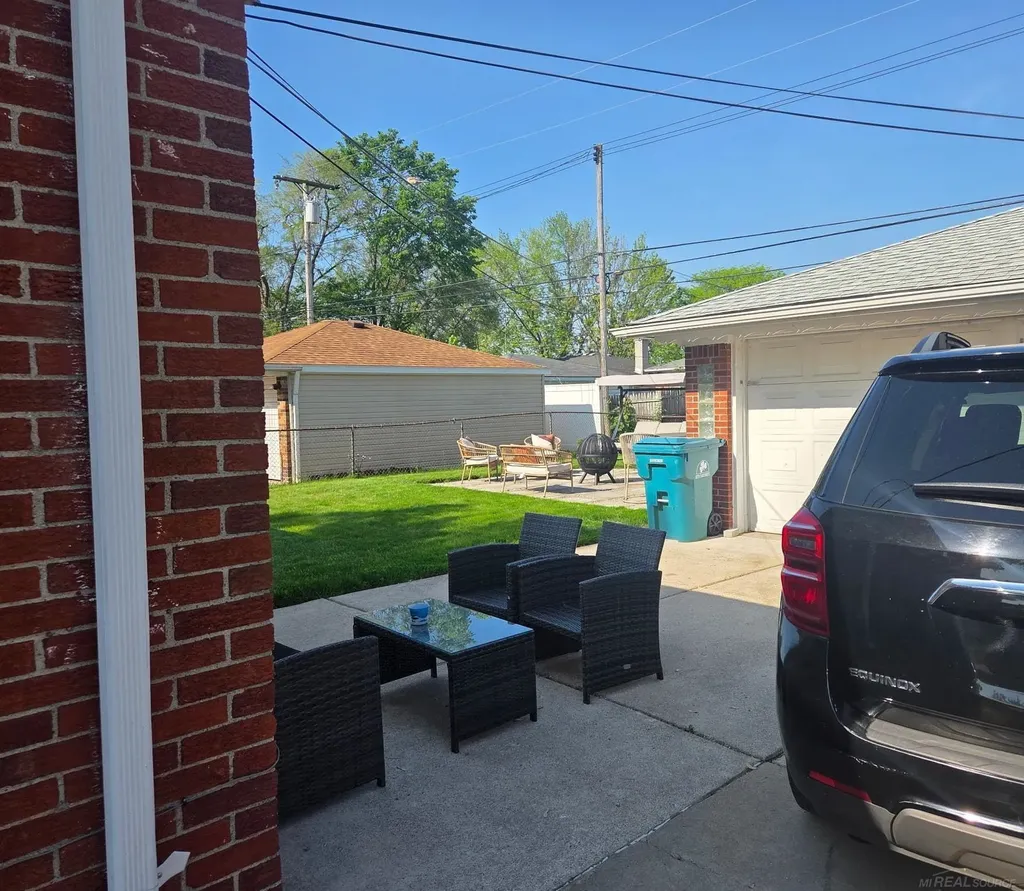24645 Raven Avenue Eastpointe City MI 48021