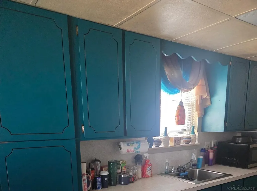 24645 Raven Avenue Eastpointe City MI 48021